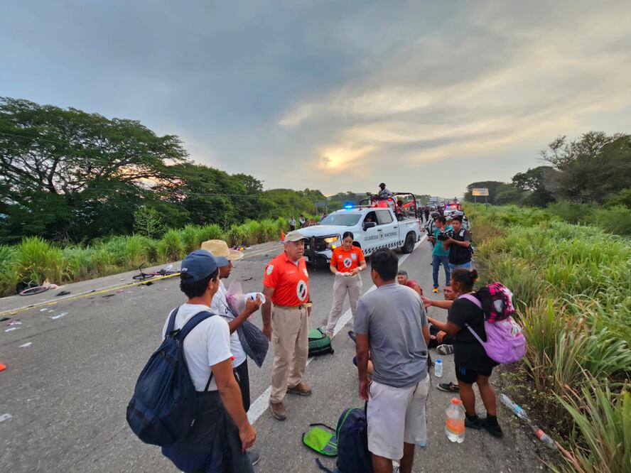 Piden dar visas humanitarias a sobrevivientes tras accidente en Oaxaca que dejó 3 migrantes muertos. Foto: Especial