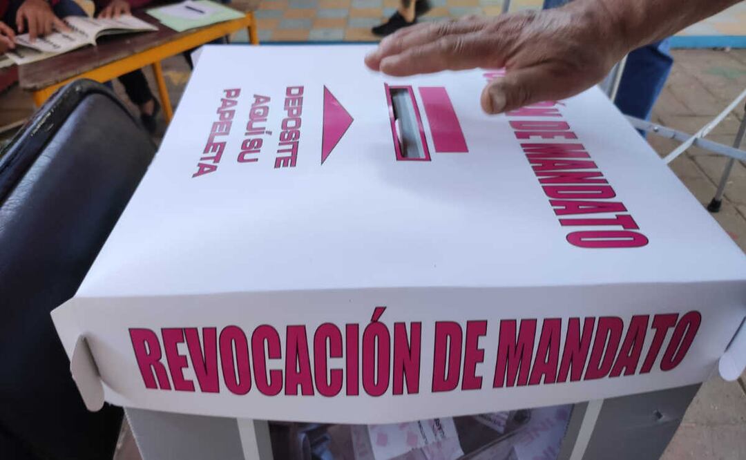 Es el caso de las regiones de Valles Centrales, Sierra Norte y Mixteca, en donde algunos municipios registran hasta el momento baja afluencia; se instalaron únicamente cinco casillas electorales. Foto: Mario Arturo Martínez