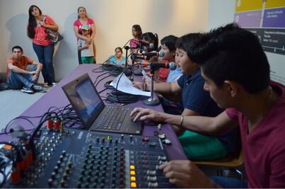 Realiza CaSa taller de producción radiofónica