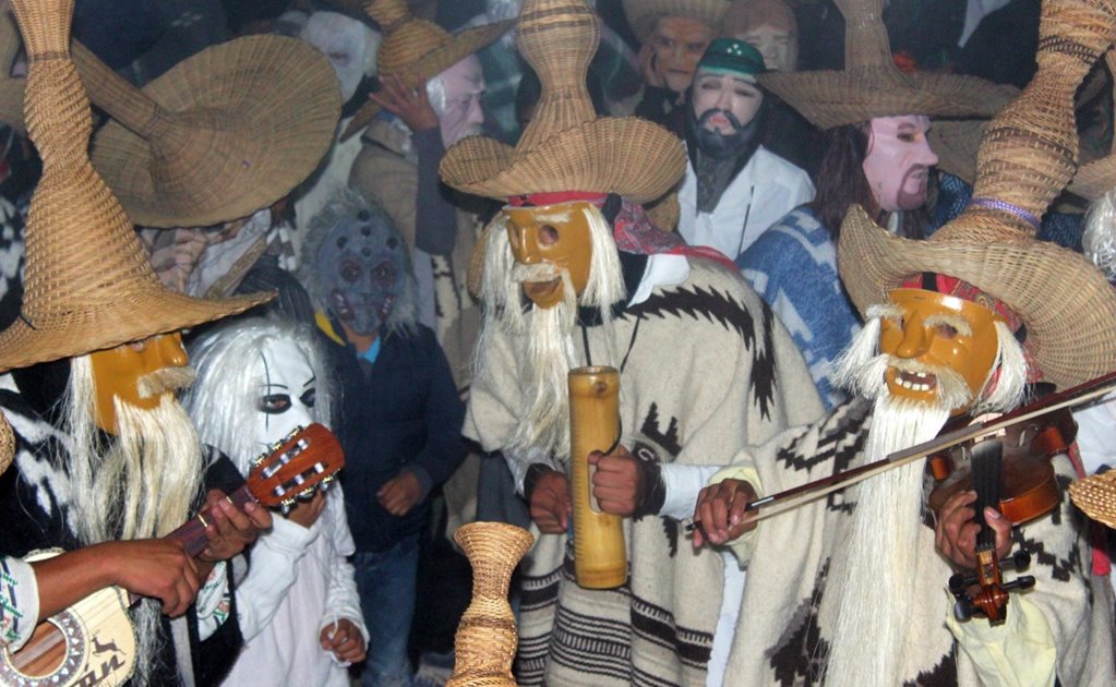 Por Covid-19, este año en Huautla no saldrán los huehuentones a sus festejos de Día de Muertos