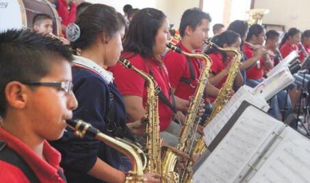 Acusan músicos oaxaqueños de orquestas de la SEP, adeudo de hasta 5 meses de salario