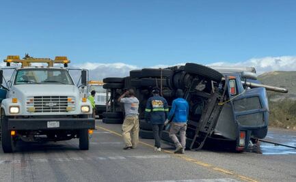 Pese a prohibición, van 7 tráileres volcados en el Istmo de Oaxaca por fuertes vientos