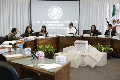 Entregan actas de mayoría y asignación senadores electos de Oaxaca