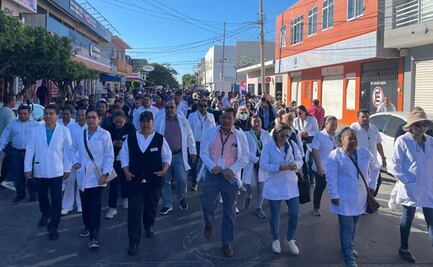 Marchan 2 mil empleados de Salud en el Istmo; escalan reclamos al IMSS-Bienestar