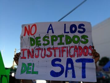 Suman ocho despedidos por el SAT en Oaxaca; seguirán protestas