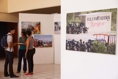 Exposición fotográfica “12 miradas de un conflicto” llega a la UABJO