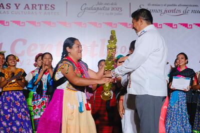 Eligen a Leticia Santiago, activista chatina de Yaitepec, como Diosa Centeótl, para presidir la Guelaguetza 2023