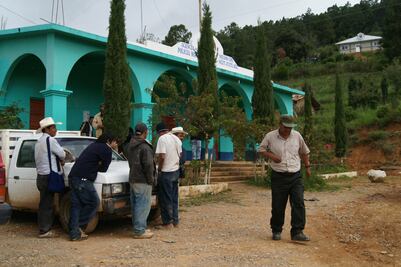 Reportan retención de autoridades judiciales y electorales en zona Mixe