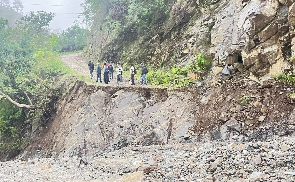 Ozolotepec, Oaxaca, se está quedando sin alimentos por camino bloqueado. Fotos: Especiales