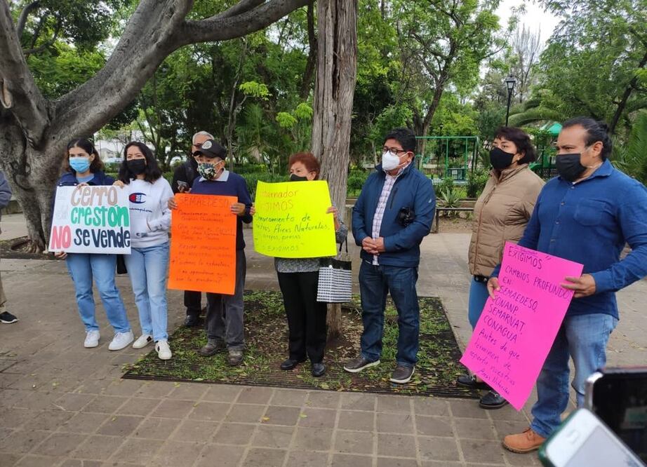 Desde hace varios meses, vecinos del Cerro del Crestón han denunciado de manera continua la presencia de maquinaria en la zona, que realiza obras en la zona protegida. Foto: Mario Arturo Martínez. EL UNIVERSAL