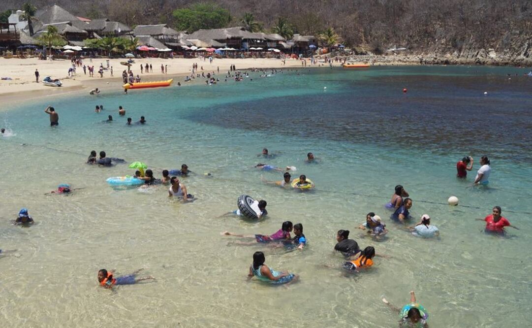Que siempre sí: autoridades de Huatulco reconsideran medidas y abren playas a 30% de aforo