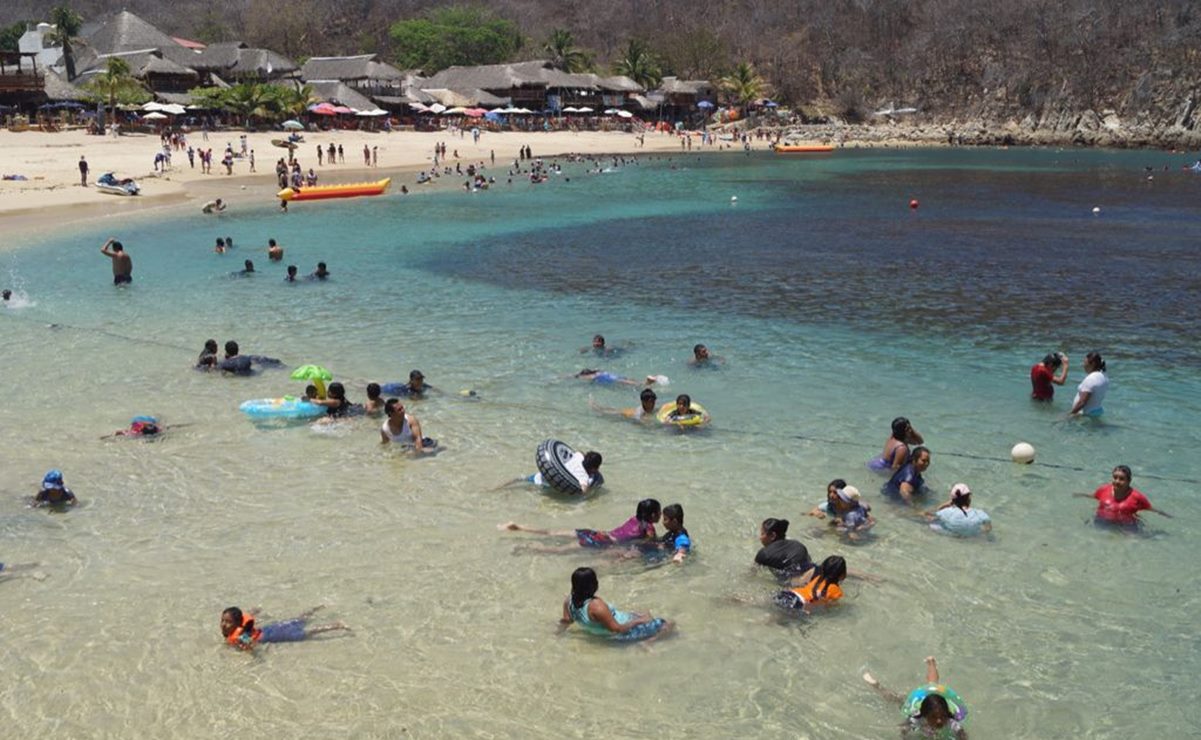 Que siempre sí: autoridades de Huatulco reconsideran medidas y abren playas a 30% de aforo