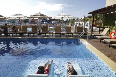 Turistas mexicanos efectúan gasto récord en viajes al extranjero