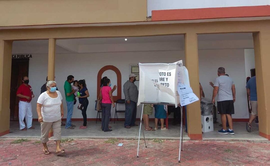 Exigen pueblos mixes, zapotecos y chinantecos de Oaxaca instalación de casillas para consulta de revocación de mandato. Foto: Roselia Chaca