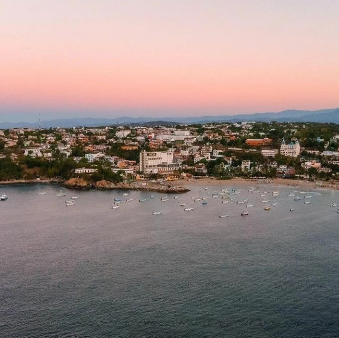 Puerto Escondido antes del impacto del huracán Erick. Fotos: Fb Puerto Escondido Oaxaca