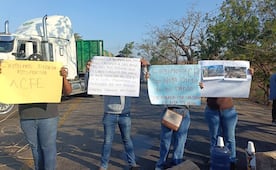 Bloquean carretera Transístmica y Panamericana por apagones en la región del Istmo de Oaxaca