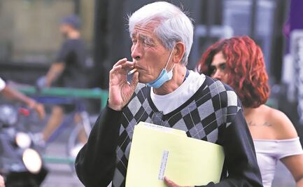 AMLO quiere prohibir fumar en playas, estadios y parques