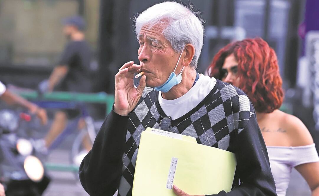 El proyecto también plantea prohibir consumo de tabaco en parques y centros de espectáculos. Foto: Berenice Fregoso EL UNIVERSAL