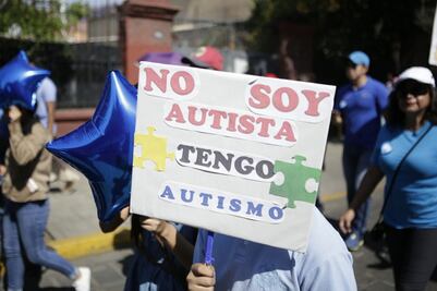 Marchan por la inclusión de personas autistas