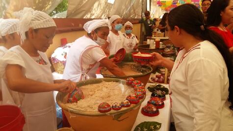 Realiza Huayápam la vigésima Feria del Tejate