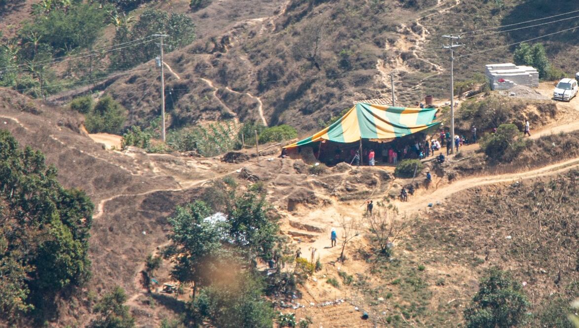 Sepultan a 6 niños que murieron calcinados mientras dormían en Oaxaca; padre migró a EU hace un año. Foto: Juana García