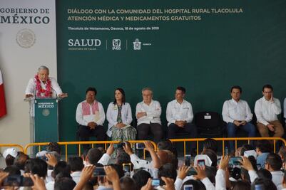 Promete AMLO plazas permanentes para más de 80 mil trabajadores del sector salud