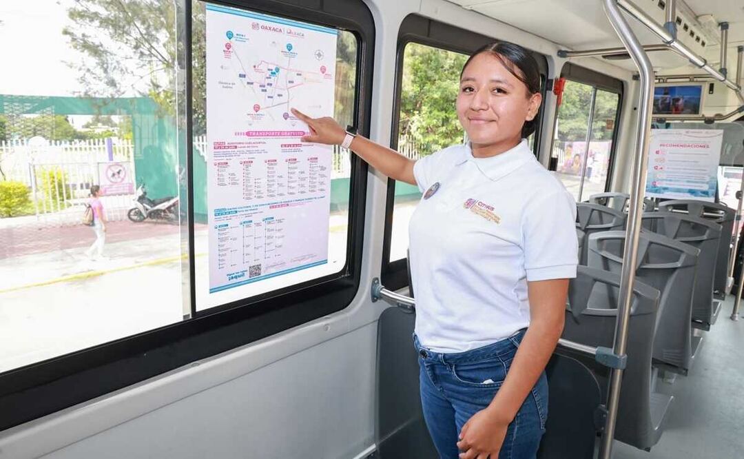 Dan banderazo de salida a transporte gratuito para la Guelaguetza 2023. Foto: Especial