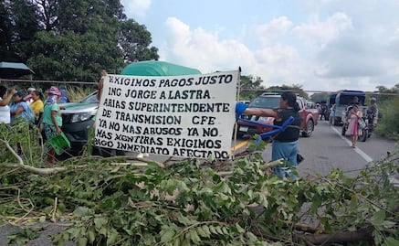 Comunidades mixes de Guichicovi exigen a la CFE el pago del derecho de vía con bloqueo carretero