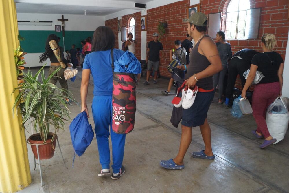 Instalan albergue provisional para personas migrantes por protestas de vecinos de la ciudad de Oaxaca. Fotos: Edwin Hernández