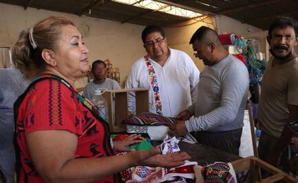 Para acabar con intermediarios, artesanas indígenas de la Cuenca de Oaxaca arropan a reclusos y venderán sus productos