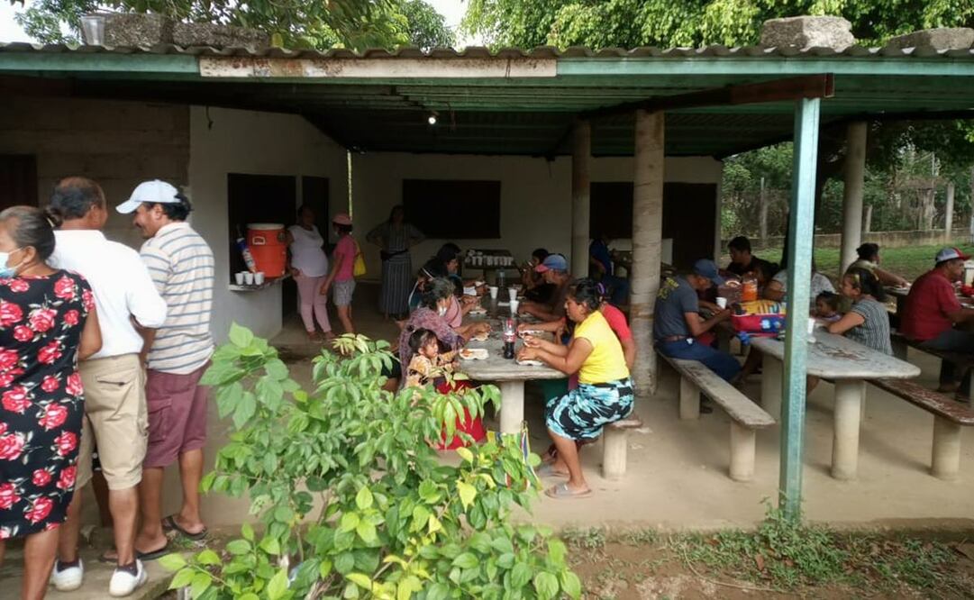 Desplazados por fuga de amoniaco vuelven a Donají, Oaxaca; ultimátum a Pemex sigue “hasta que cumpla”. Foto: Especial