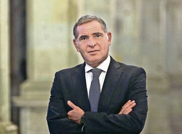 Gabino Cué, exgobernador de Oaxaca, entre políticos a los que Altos Hornos pagó 58 mdp en viáticos