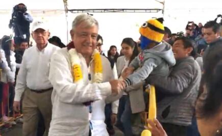 Seguiré haciendo consultas a mano alzada como desde hace 30 años, afirma AMLO