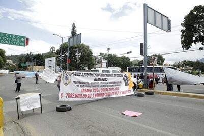 Asciende a más de 27 mdp adeudo con la ENSFO; bloquean en la capital