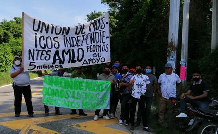 Con Cielito Lindo, músicos de Pochutla interceptan a AMLO para pedirle apoyos por pandemia