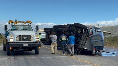 Por frío y fuertes vientos, restringen paso de migrantes que caminan en carreteras del Istmo de Oaxaca
