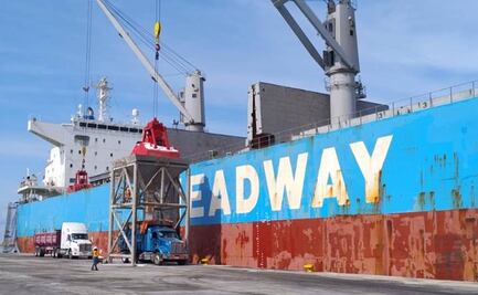 Tras una semana de espera, arriba buque con 15 mil toneladas de fertilizantes al puerto de Salina Cruz, Oaxaca