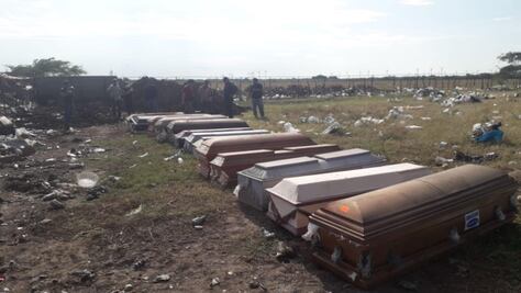 Sepultan en Juchitán  a 13 personas no identificadas