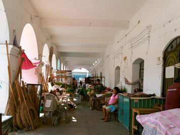 Nadie sabe quién reconstruirá el Portal de los Símbolos Patrios en Juchitán