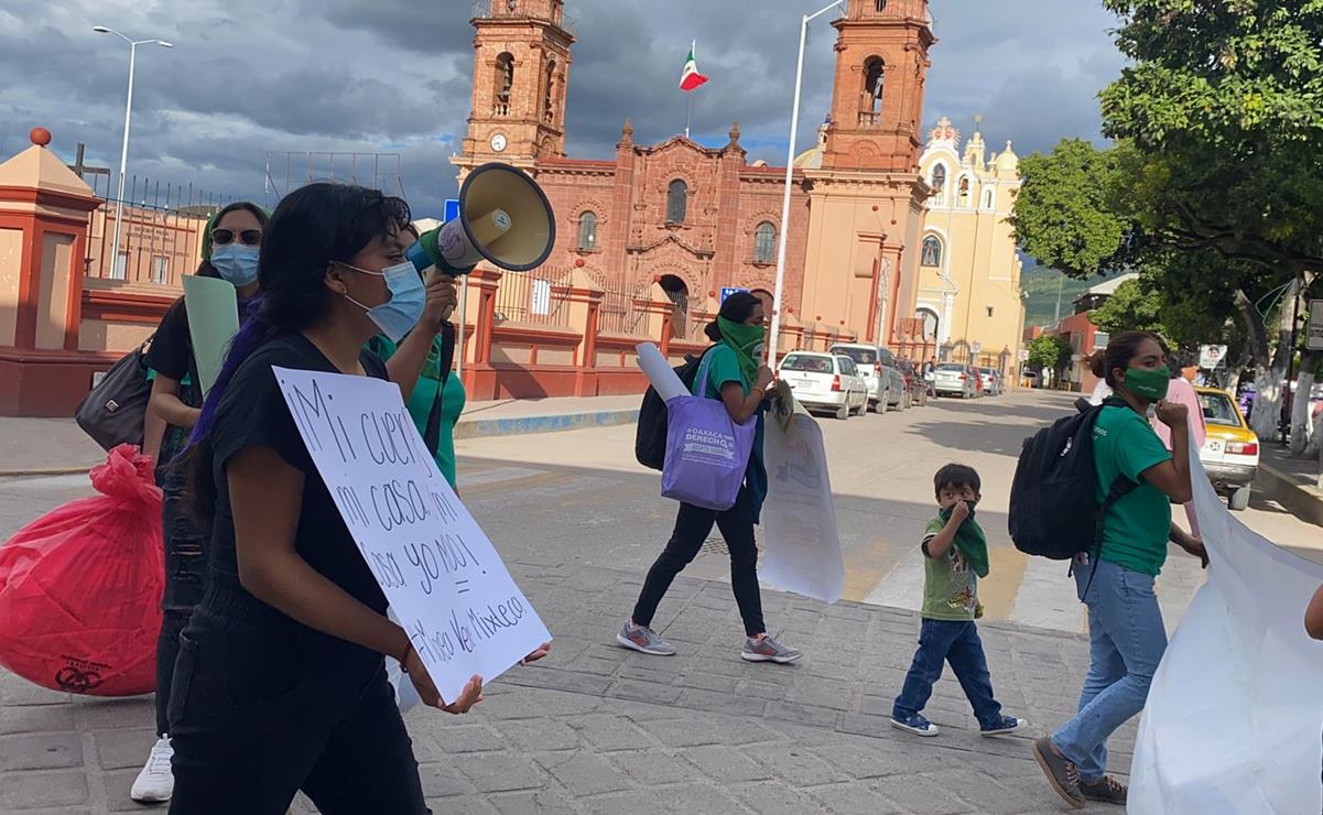 “¡Aborto libre, seguro y gratuito!”, exclaman desde la Mixteca de Oaxaca en el 28S. Fotos: Especiales
