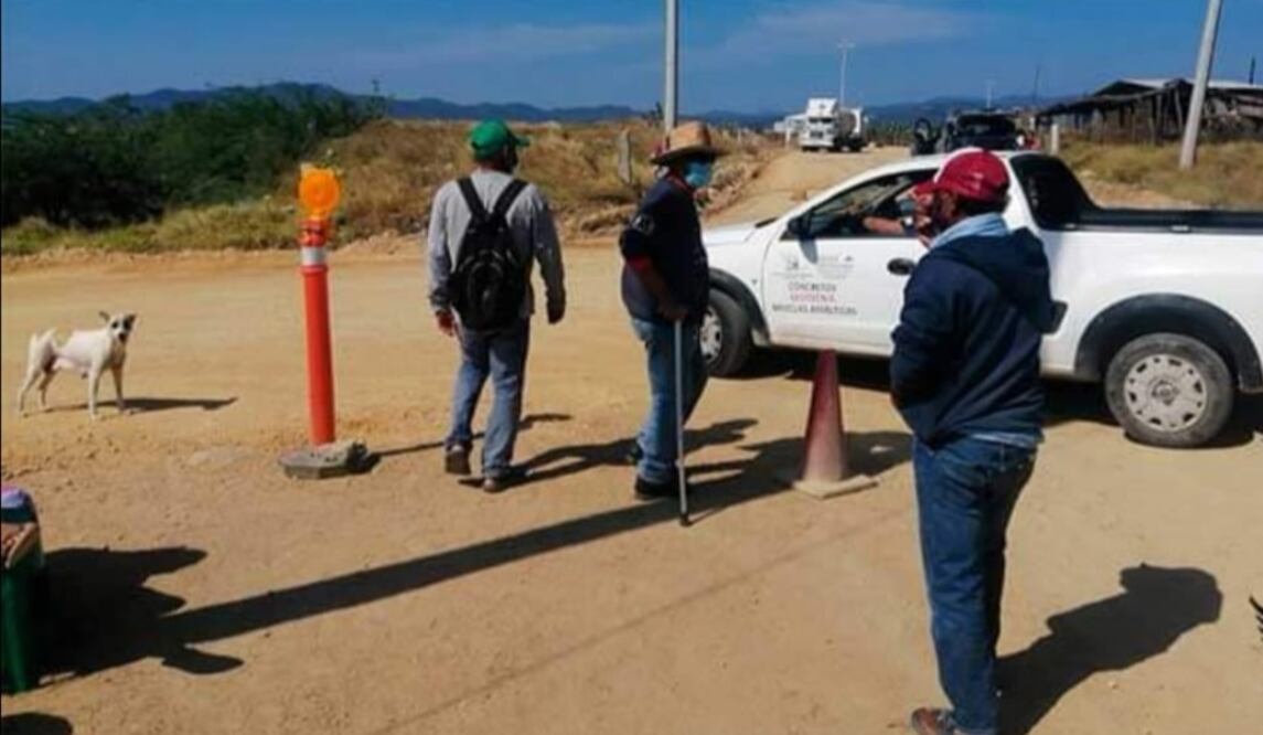 Protestan pescadores de Salina Cruz con bloqueo a proyecto de rompeolas; piden a gobierno cumplir acuerdo. Foto: Especial
