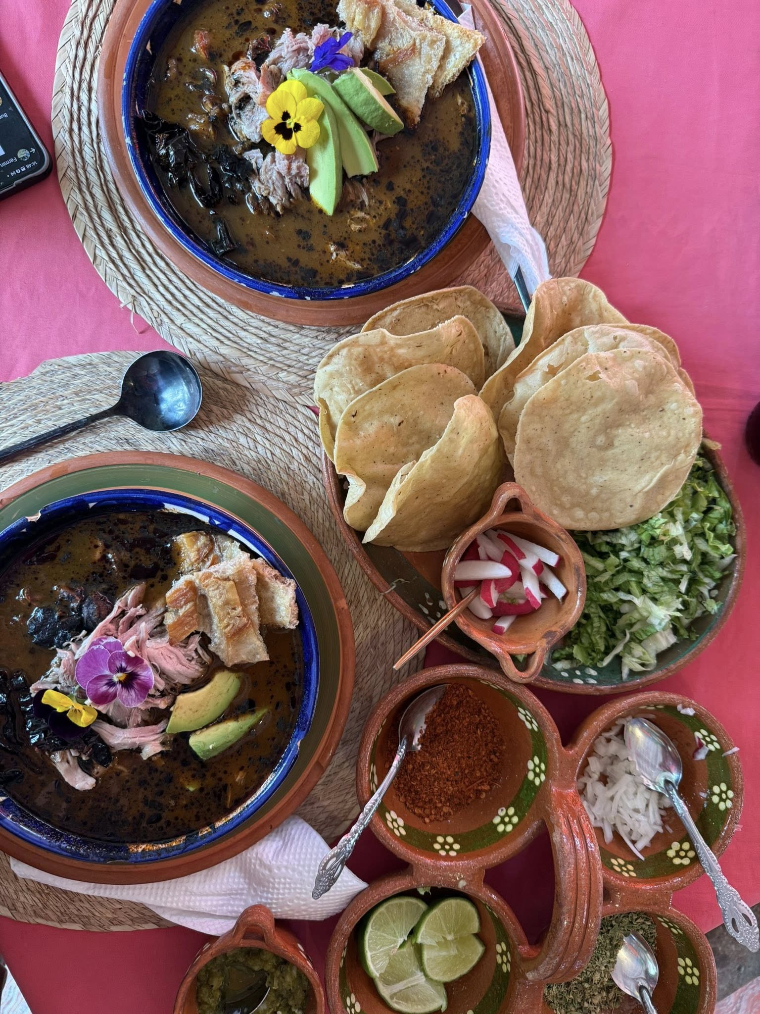 El pozole negro es un platillo especial y atípico. Foto: Pepe Guajardo