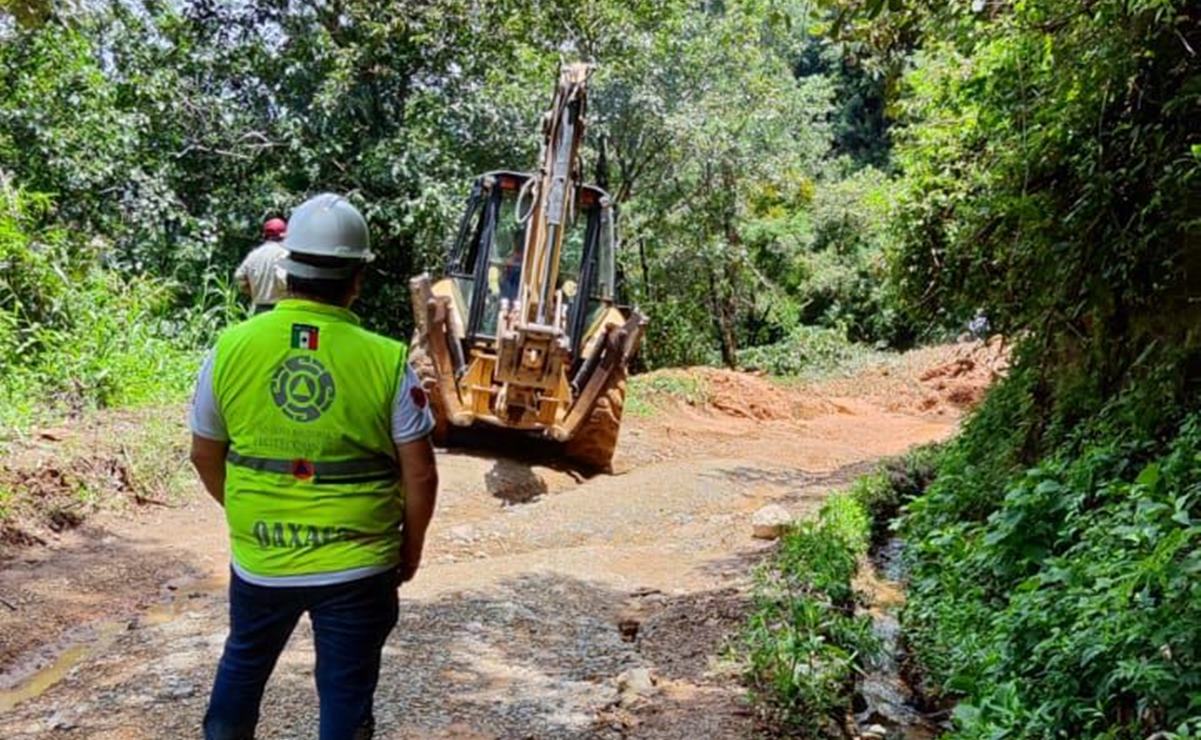Liberan camino de Atitlán que dejó incomunicadas a comunidades de la Sierra Norte de Oaxaca