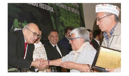 Entregan reconocimiento a EL UNIVERSAL