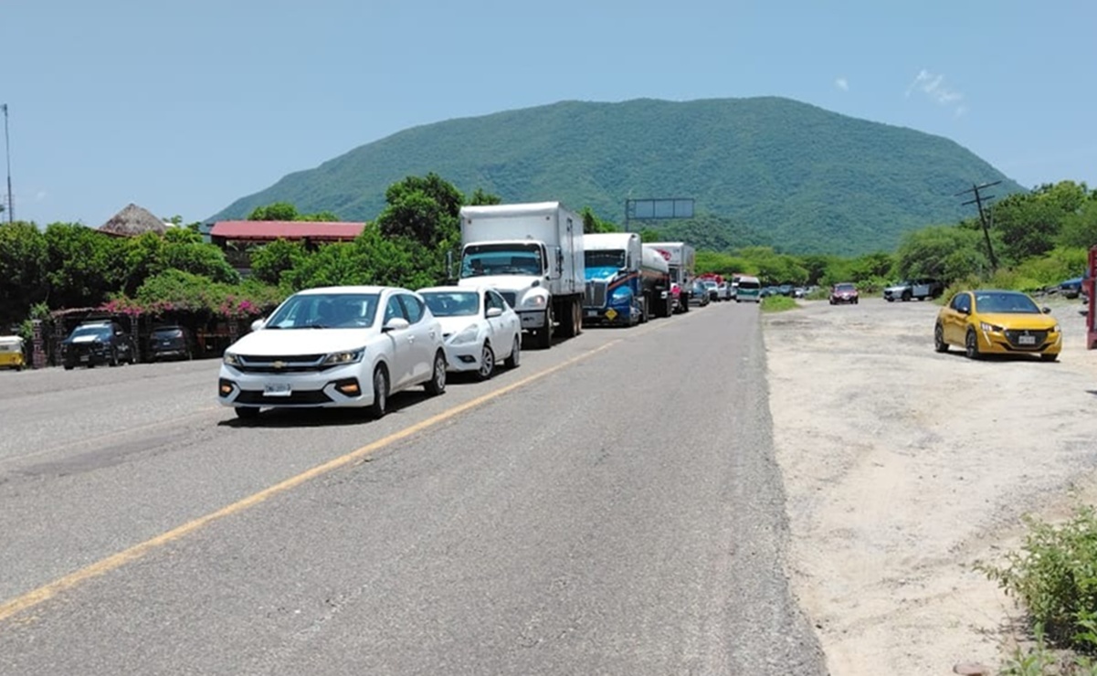 Pobladores de Jalapa del Marqués, Oaxaca, bloquean la carretera federal 190; exigen servicio de agua potable