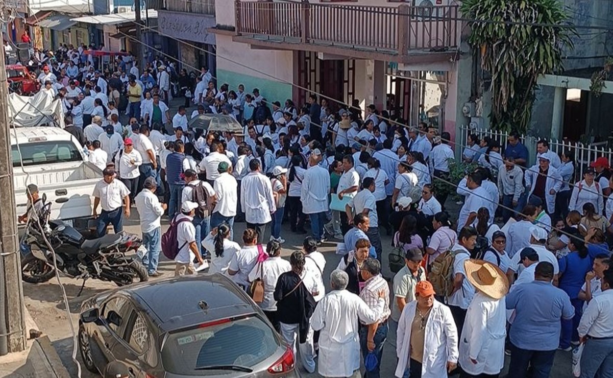 Siguen en paro 10 mil trabajadores de la Salud en Oaxaca; esperan pagos del IMSS-Bienestar