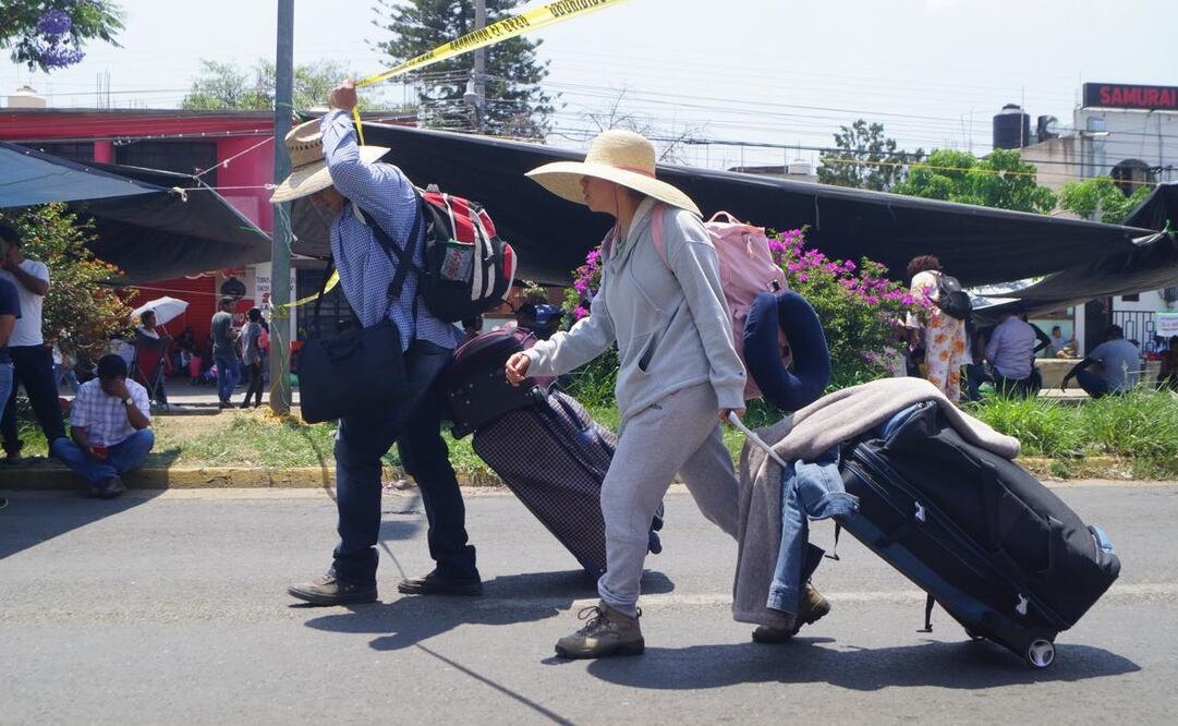 Cancelan 27 vuelos por bloqueo de la Sección 22 en Aeropuerto de Oaxaca; suman 9 días de protestas. Fotos: Edwin Hernández