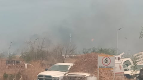 Dos incendios de pastizales en las inmediaciones de la refinería de Salina Cruz moviliza a persona contraincendios de Pemex  
