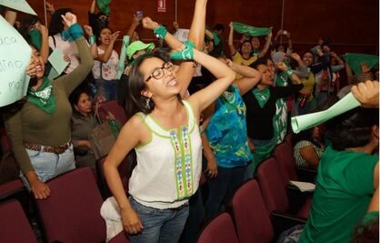 Celebran colectivas feministas de Oaxaca decisión de la Corte de despenalizar el aborto en todo el país