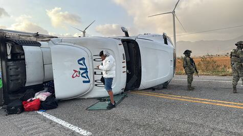 Fuertes vientos vuelcan tráiler en La Ventosa; rachas alcanza los 120 kilómetros por hora 